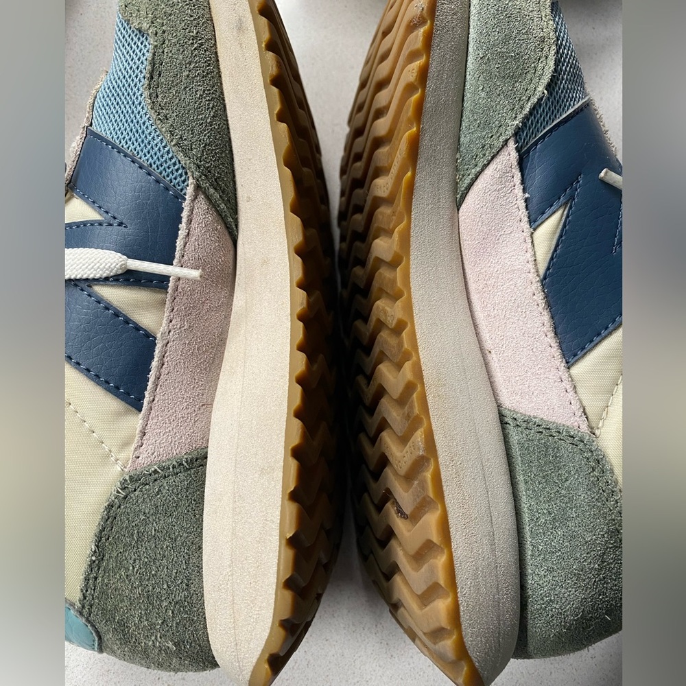 New Balance 237 Women’s Sneakers - Picture 2 of 13